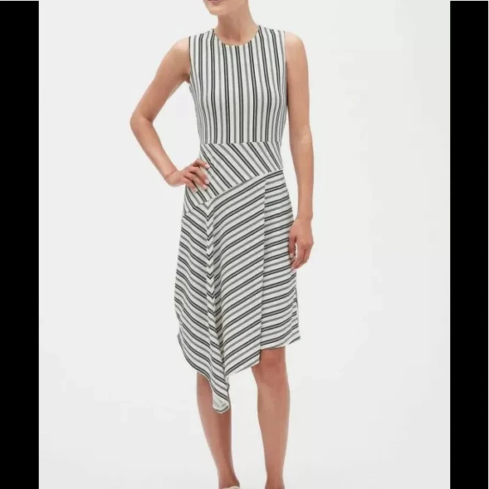 Banana Republic asymetrical fit and flare dress - Picture 2 of 6